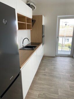Pronajmu světlý byt 2+kk (48 m²) v novostavbě v Bučovicích-V