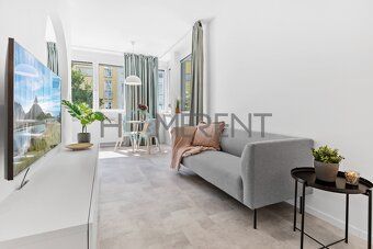 Nabízíme k dlouhodobému pronájmu moderní, kompletně zařízený
