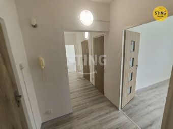 Nabízíme Vám k pronájmu slunný byt o dispozici 2+1 o výměře 