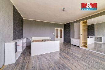 Nabízíme k prodeji prostorný a slunný byt o dispozici 3+1 a 