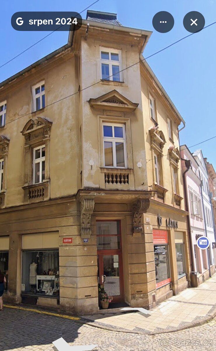 Nabízíme k prodeji soubor nemovitostí v Broumově na náměstí 