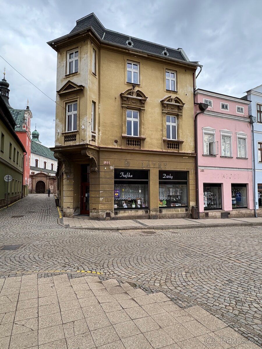 Nabízíme k prodeji soubor nemovitostí v Broumově na náměstí 