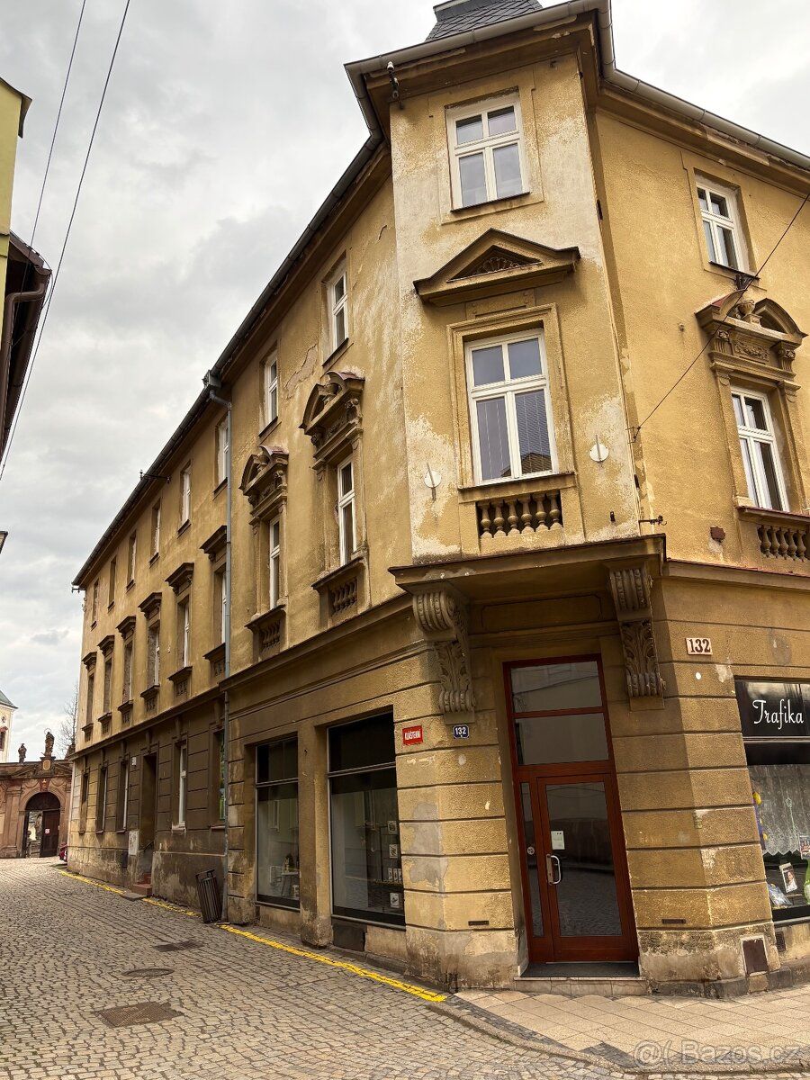 Nabízíme k prodeji soubor nemovitostí v Broumově na náměstí 