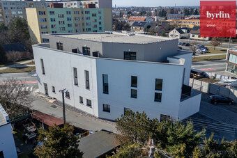 Nabízíme k prodeji atraktivní komerční prostor o výměře 44 m