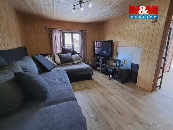 Nabízíme k prodeji útulnou chatu v klidné části obce Podhrad