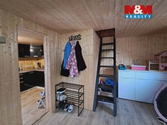 Nabízíme k prodeji útulnou chatu v klidné části obce Podhrad