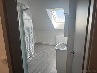 Pronajmu nově zrekonstruovaný a zařízený podkrovní apartmán 