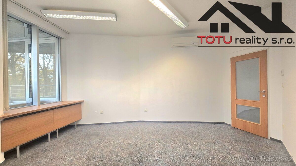 Nabízíme k pronájmu kancelářský prostor o velikosti 17,52 m2