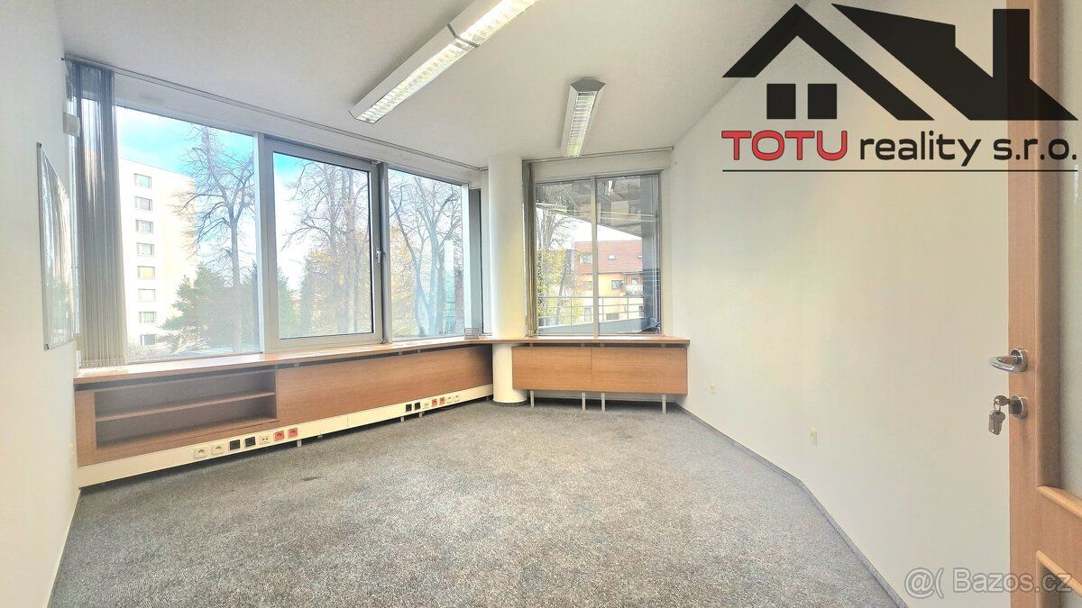 Nabízíme k pronájmu kancelářský prostor o velikosti 17,52 m2