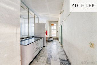 Nabízíme k pronájmu prostorné zázemí o ploše cca 650 m² v 1.