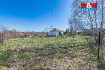 Nabízíme k prodeji rovinatý pozemek o celkové ploše 1095 m² 
