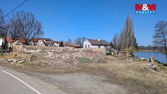 Nabízíme k prodeji pozemek o rozloze 2006 m² v klidné části 