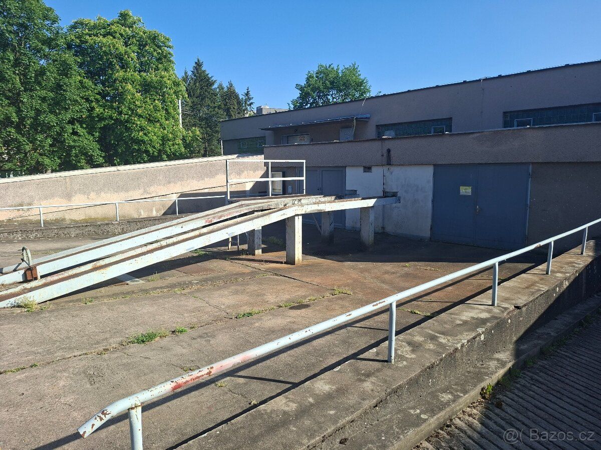 Pronajmu garáž v ul. Jana Zajíce, Pardubice. Jedná se o jedn