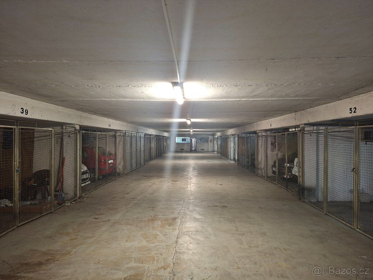 Pronajmu garáž v ul. Jana Zajíce, Pardubice. Jedná se o jedn