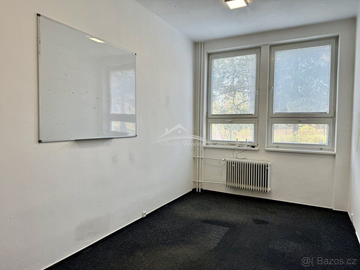 Nabízíme Vám pronájem pěkné kanceláře 20 m2. Pronájem kancel