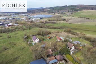 Nabízíme ke koupi hezkou zahradu o rozloze 357 m² na okraji 
