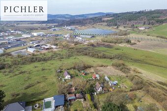 Nabízíme ke koupi hezkou zahradu o rozloze 357 m² na okraji 