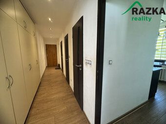 K pronájmu nabízím krásný a kompletně zrekonstruovaný byt 3+