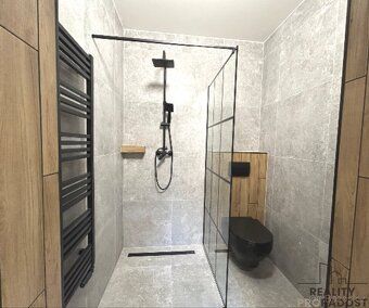 Dobrý den,
nabízím velmi hezké moderní bydlení k pronájmu s 
