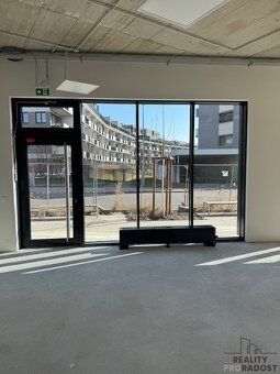 Nabízíme k prodeji rohový nebytový prostor o velikosti 72 m²
