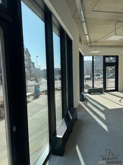 Nabízíme k prodeji rohový nebytový prostor o velikosti 72 m²