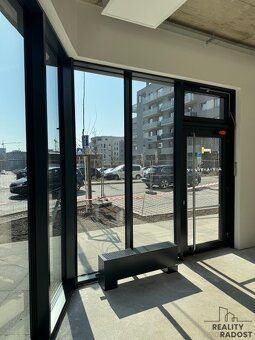 Nabízíme k prodeji rohový nebytový prostor o velikosti 72 m²