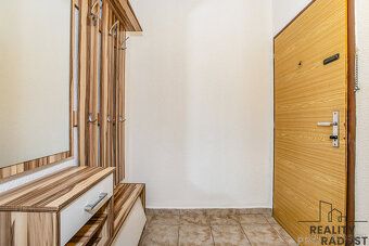 Světlý byt 3+1 s jižní orientací na sídlišti Mír v Českém Kr