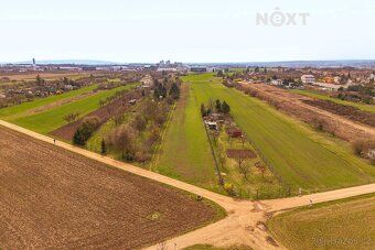 Nabízíme k prodeji pozemek o výměře 2 814 m² v klidné části 