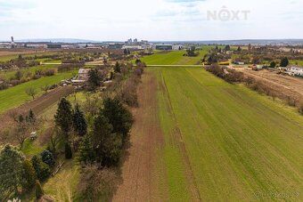 Nabízíme k prodeji pozemek o výměře 2 814 m² v klidné části 