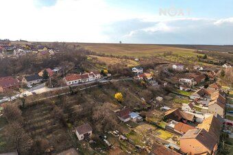 Nabízíme k prodeji stavební pozemek o výměře 598 m² v obci B