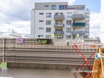 K dlouhodobému podnájmu nabízíme světlý byt 1+kk, v atraktiv