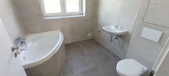 Hledáte domov, kde se snoubí moderní design, klid a extrémně