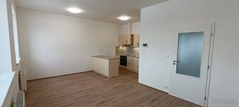 Hledáte domov, kde se snoubí moderní design, klid a extrémně