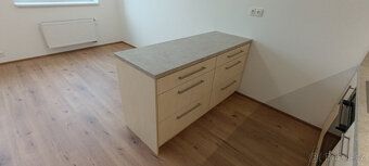 Hledáte domov, kde se snoubí moderní design, klid a extrémně