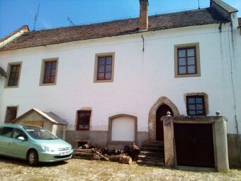Investiční příležitost ! Rozsáhlý areál, 1 530 m² užitné plo