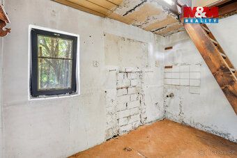 Někdy stačí pár kroků od sídliště a ocitnete se v úplně jiné