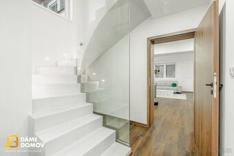 Ev.č. 14480 Prostorný rodinný dům 5+kk po kompletní rekonstr