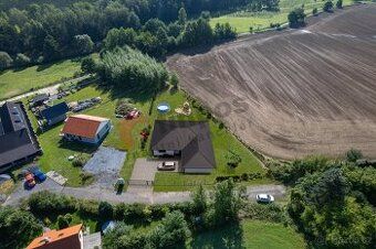 Stavební pozemekV exkluzivním zastoupení nabízíme pozemek ve