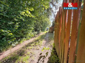 Nabízíme k prodeji zahradu s dřevěnou chatkou o celkové ploš