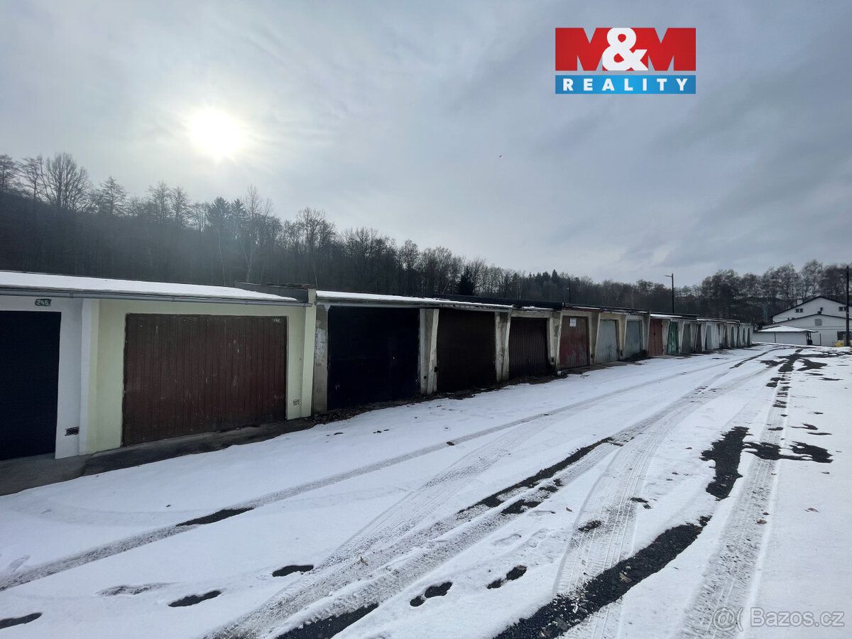 Nabízíme k prodeji dvě spojené garáže o celkové výměře 41 m²