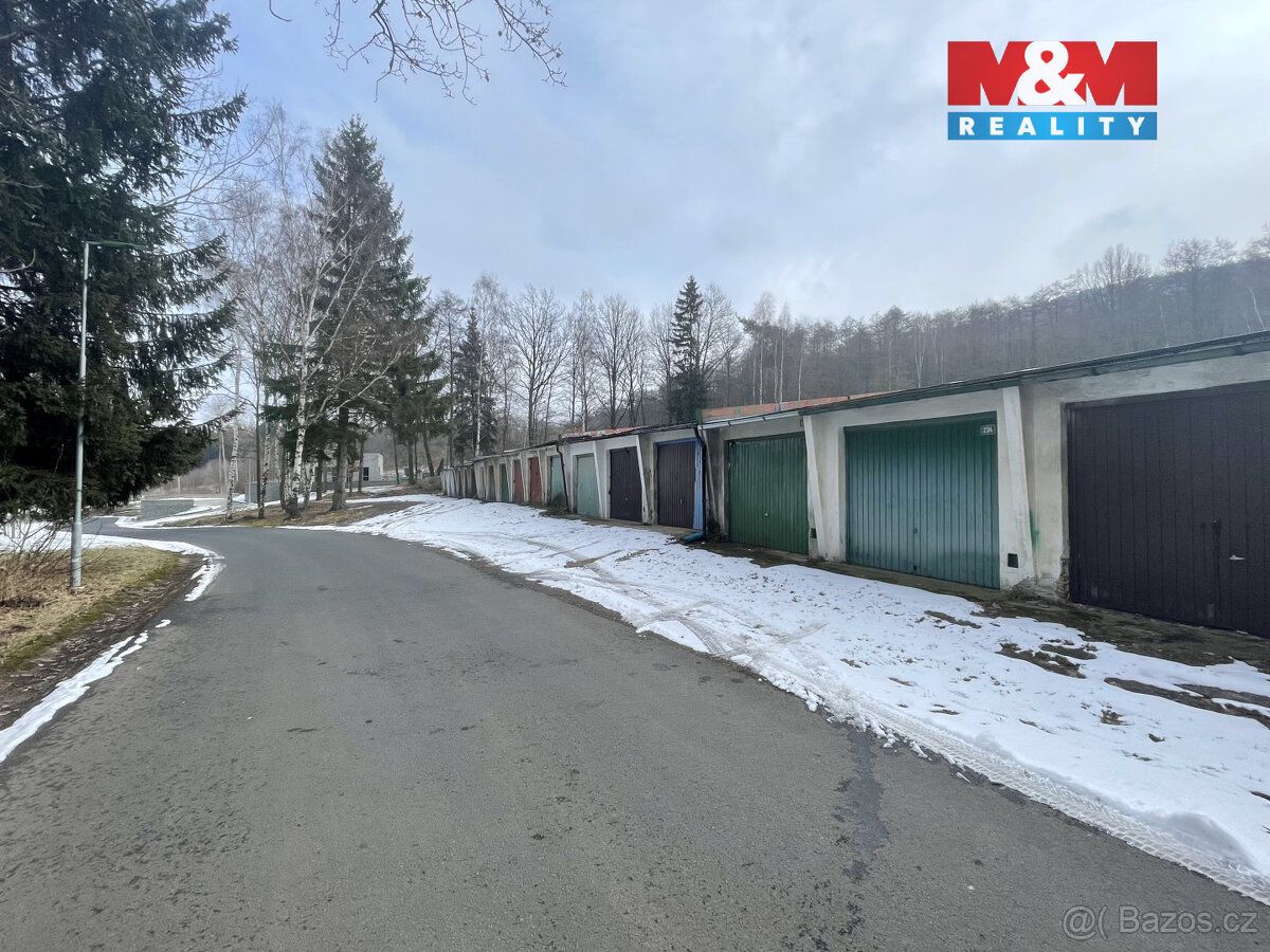 Nabízíme k prodeji dvě spojené garáže o celkové výměře 41 m²