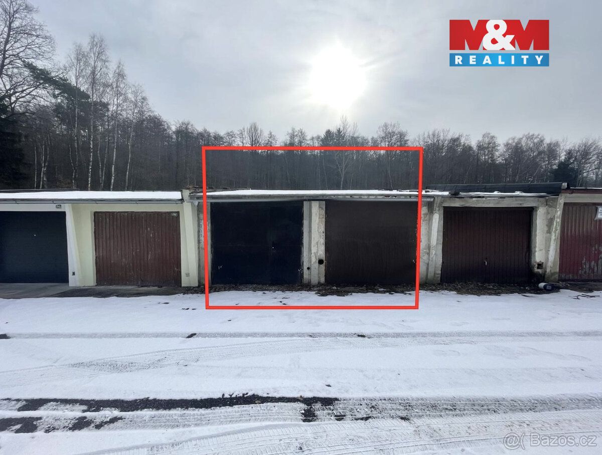 Nabízíme k prodeji dvě spojené garáže o celkové výměře 41 m²
