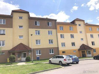 Nabízím k pronájmu útulný byt 2+kk v 1. patře klidného cihlo