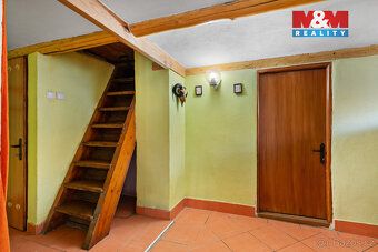 Nabízíme k prodeji samostatný cihlový rodinný dům 3+kk s uži