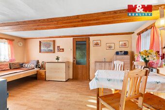 Nabízíme k prodeji samostatný cihlový rodinný dům 3+kk s uži