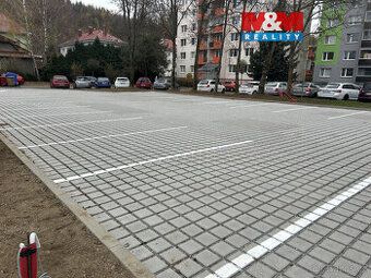 Nabízíme Vám k pronájmu parkovací místo o výměře 12,5 m2 na 