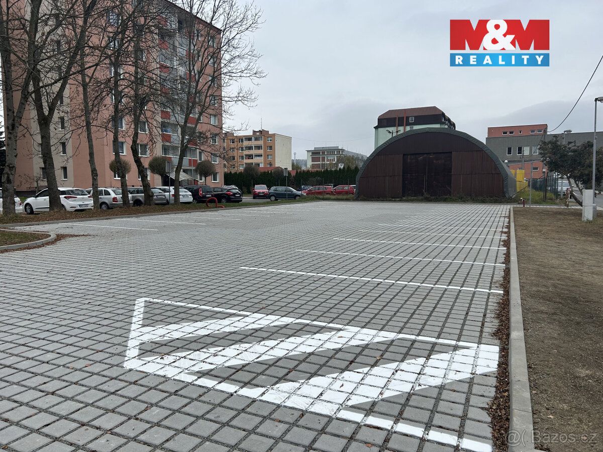 Nabízíme Vám k pronájmu parkovací místo o výměře 12,5 m2 na 