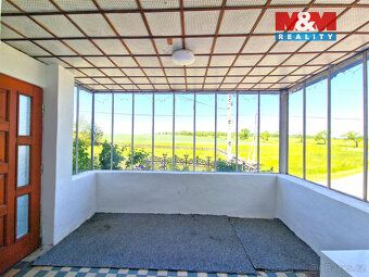 Prodáme rodinný dům o celkové velikosti 180 m2, který se nac