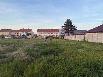 Prodej stavebního pozemku 994 m².
Prodej stavebního pozemku 