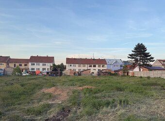 Prodej stavebního pozemku 994 m².
Prodej stavebního pozemku 